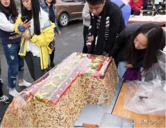 天价切糕“后遗症”有多严重？如今已明码标价，也依然无人问津？一刀下去就“倾家荡产