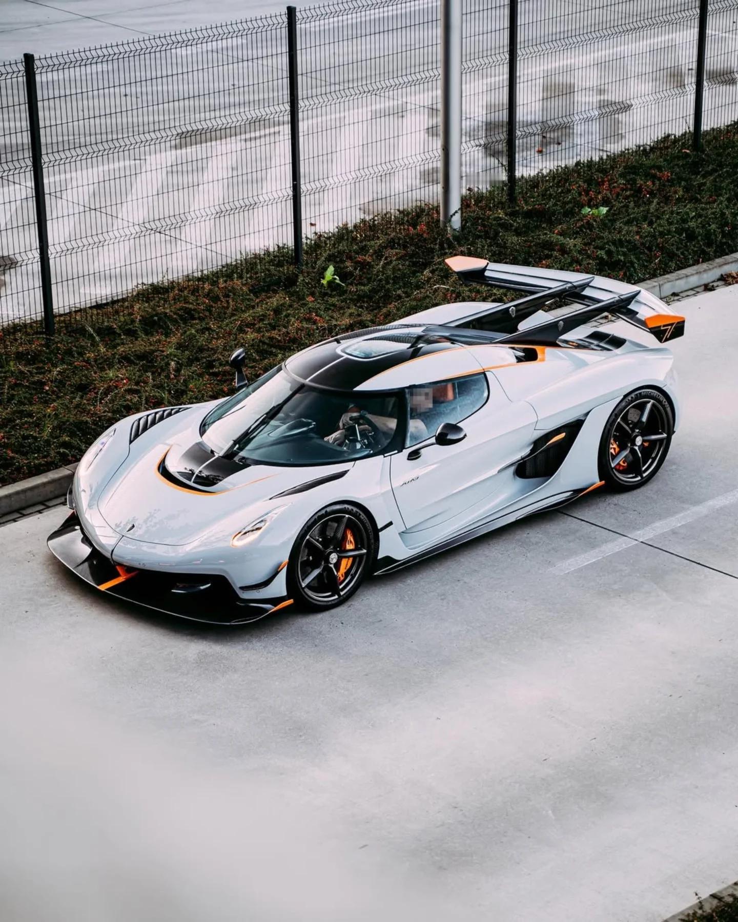 科尼赛克 Jesko Attack配置：战舰灰车漆搭配蜜橘橙色点缀 / Desi