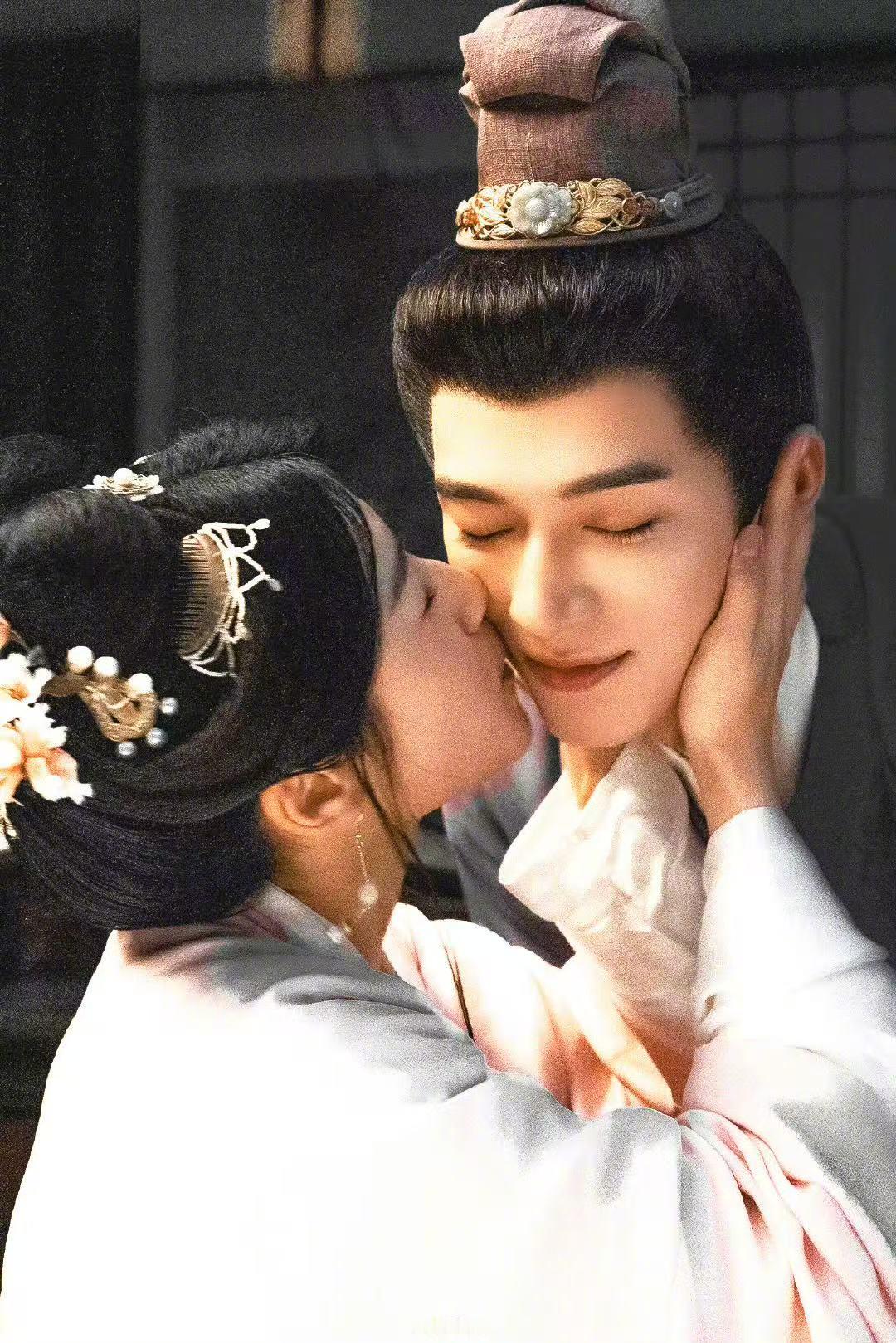 王星越[超话]  卢昱晓感谢柴安是王星越演的  电视剧五福临门  卢昱晓真情流露