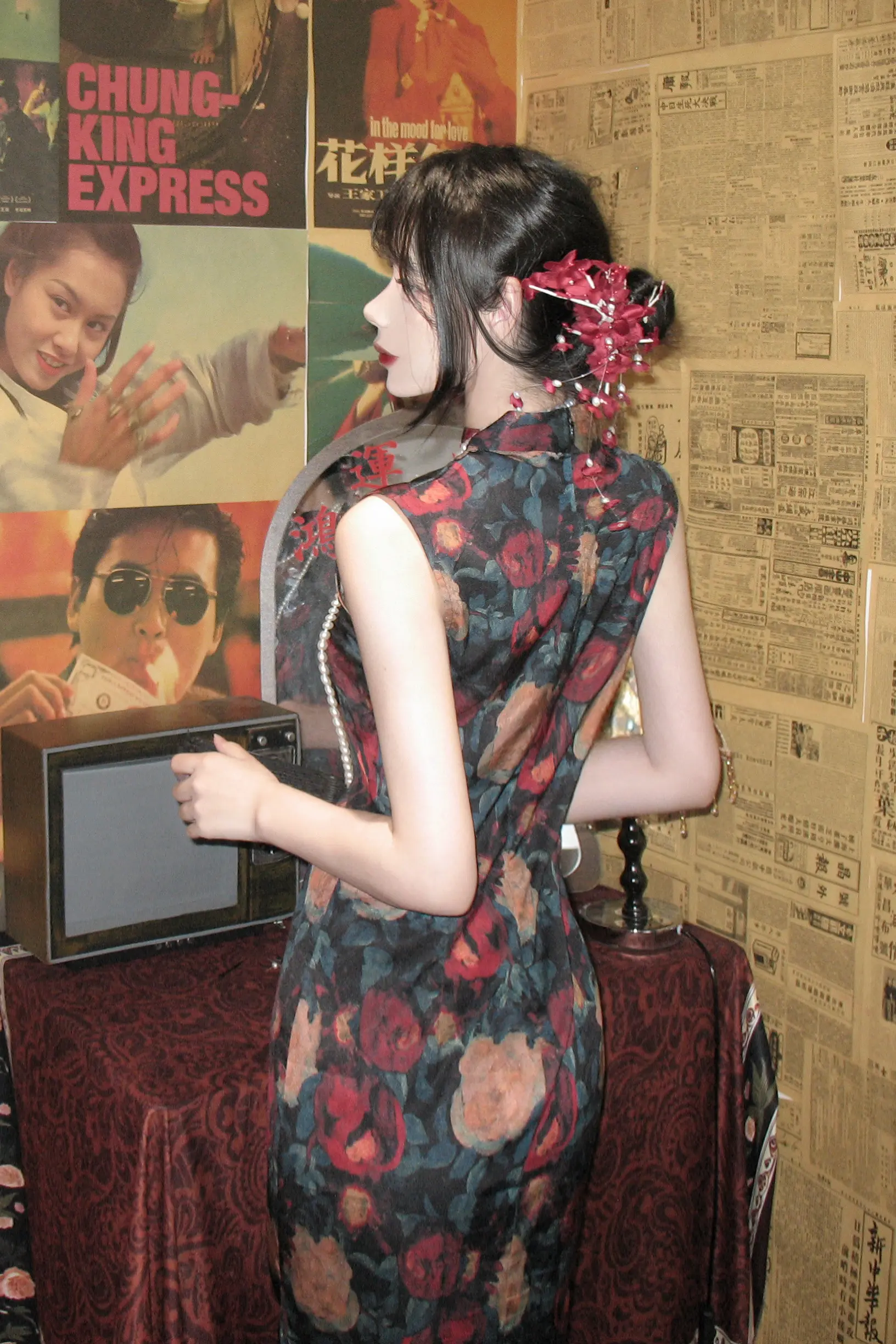 我知道人不能太贪心 可那天看着你的侧脸 我想我们能过一辈子该多好