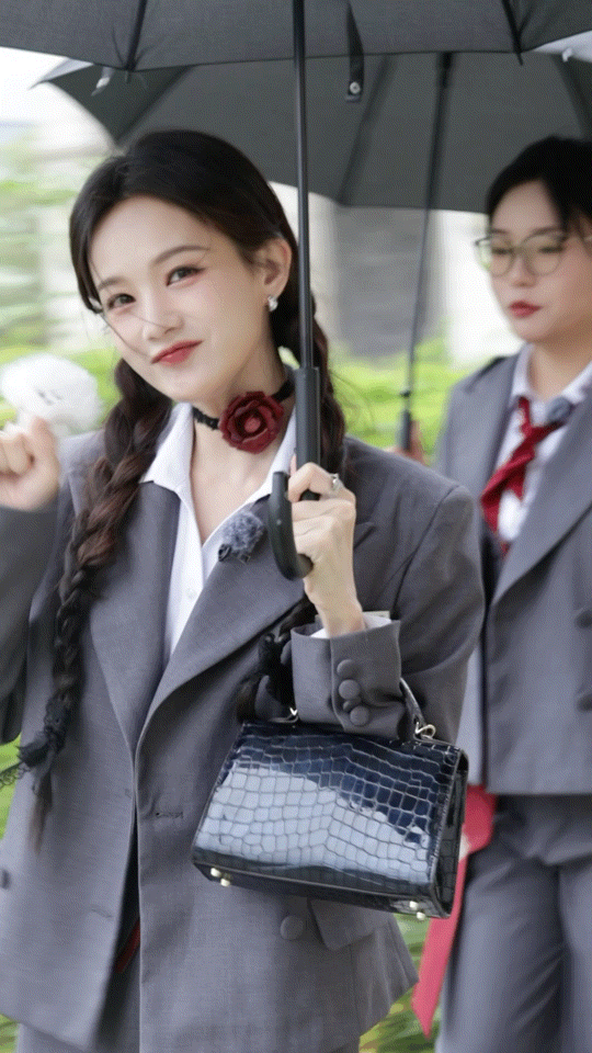 #看李一桐很难断糖绝碳##女子推理社# 每次看到李一桐就能看到她甜甜的笑啊！！真