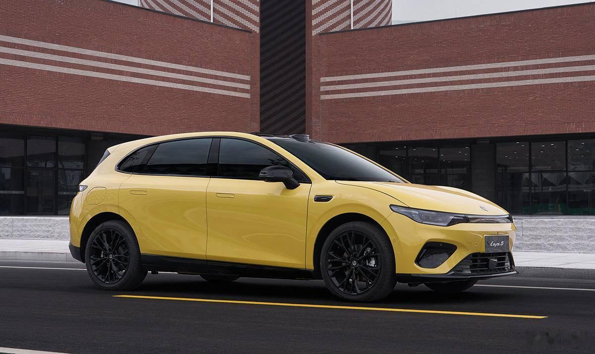 许多年轻朋友期待已久的零跑lafa5今天将公布预售价参考目前零跑B系列车型的定价