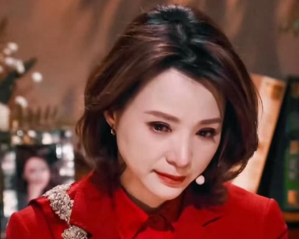 密春雷估计后悔死了，本来百亿身家风光无限，但他无论如何都没有预料到，娶了董卿之后