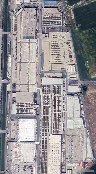 上海特斯拉超级工厂，占地1290亩，当时以市场价的10%卖了特斯拉。并且给特斯拉
