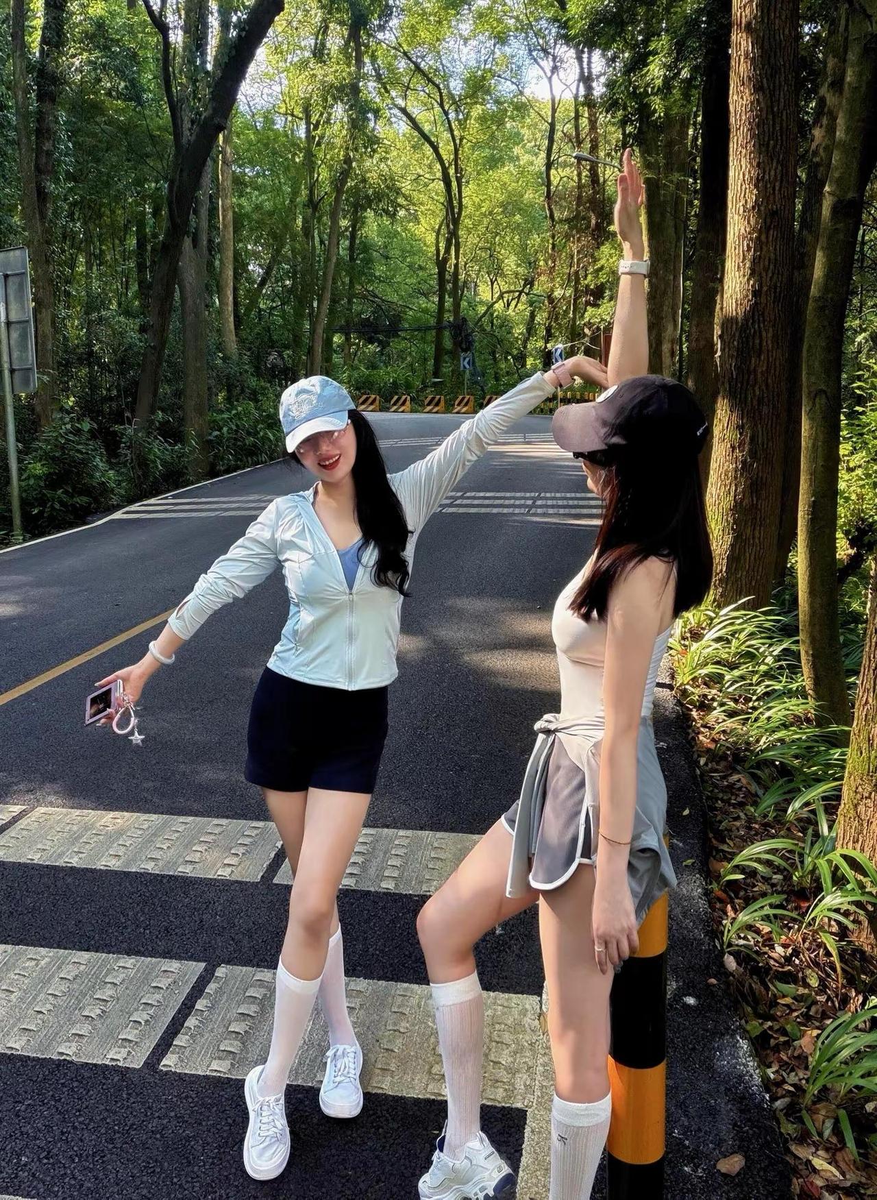 见老友的意义就是垂头丧气的时候 他们还记得 你当年意气风发的样子户外风就是夏天穿