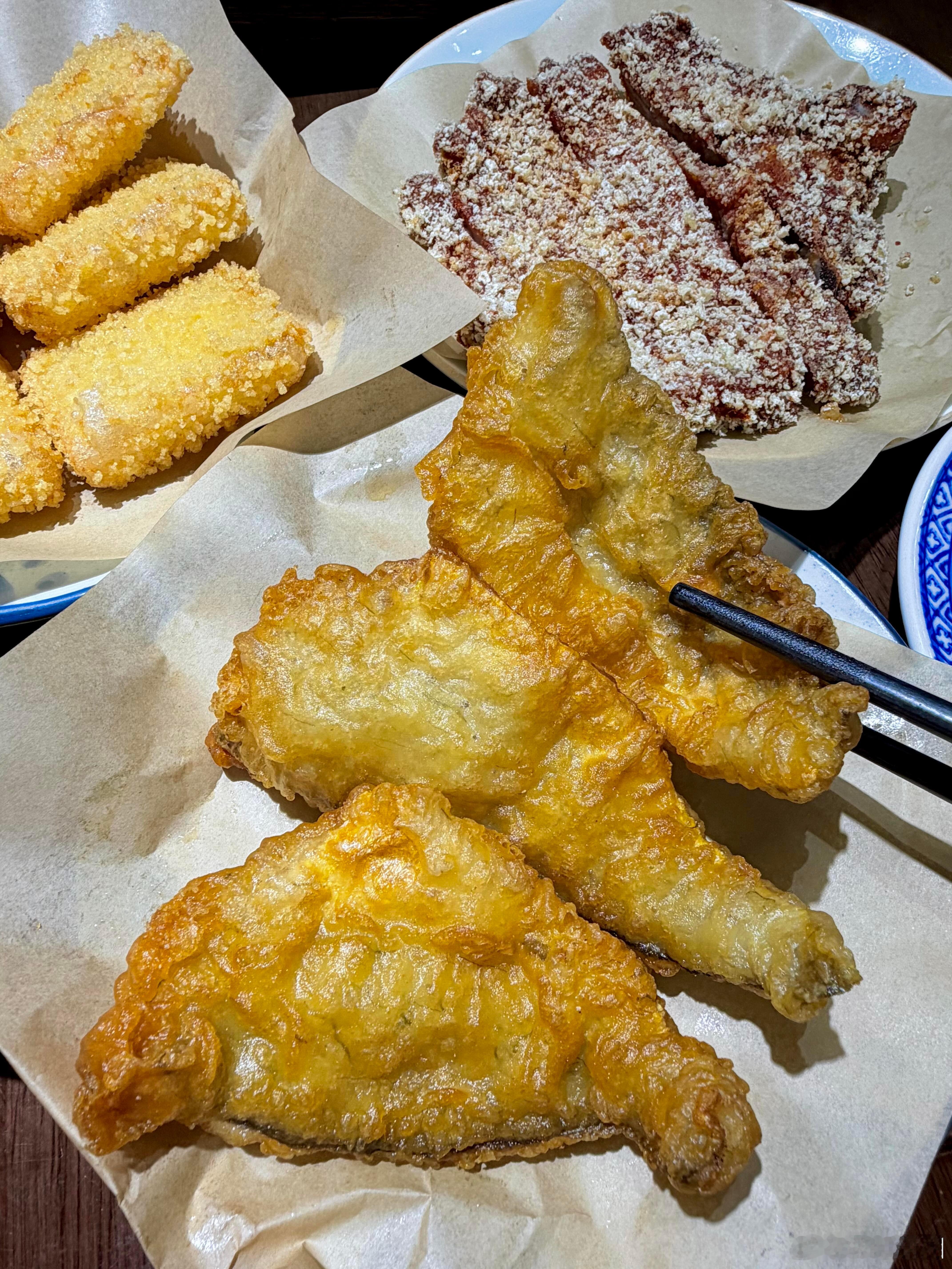 上海早餐时刻烟火气遇上足球热碳水美食搭配世界杯赛事，开启上海球迷惬意清晨。不必熬
