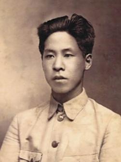 以下图片这位英雄，他是《西门鸡门弄》这部电影中黄孝闵的原型黄孝敏。黄孝敏1907