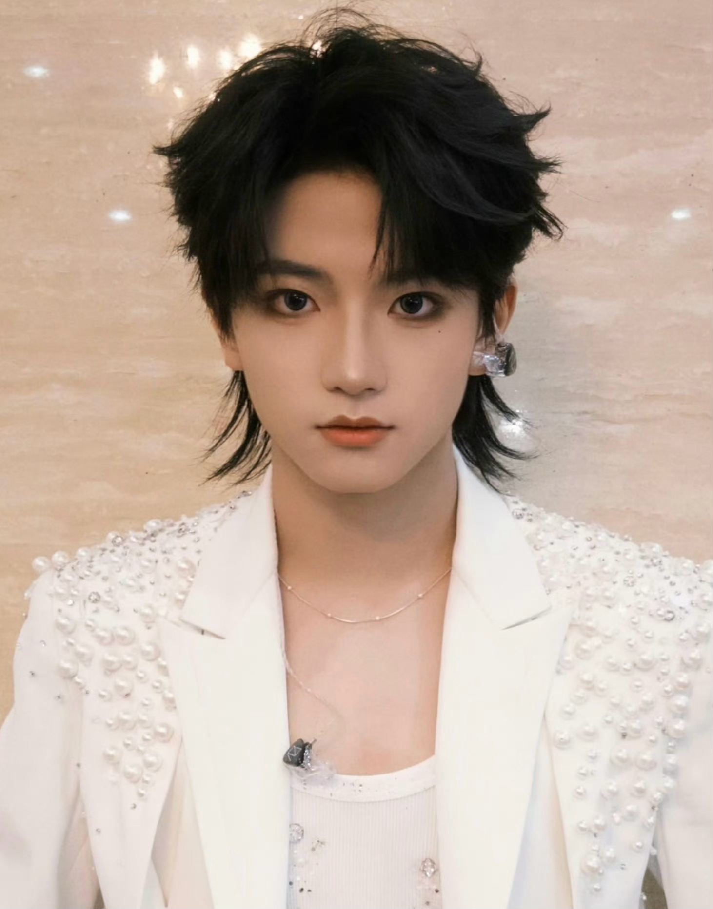 VOGUE发了王橹杰穆祉丞，明明发了一堆人，还有鹿晗，严浩翔等，单拎王橹杰穆祉丞