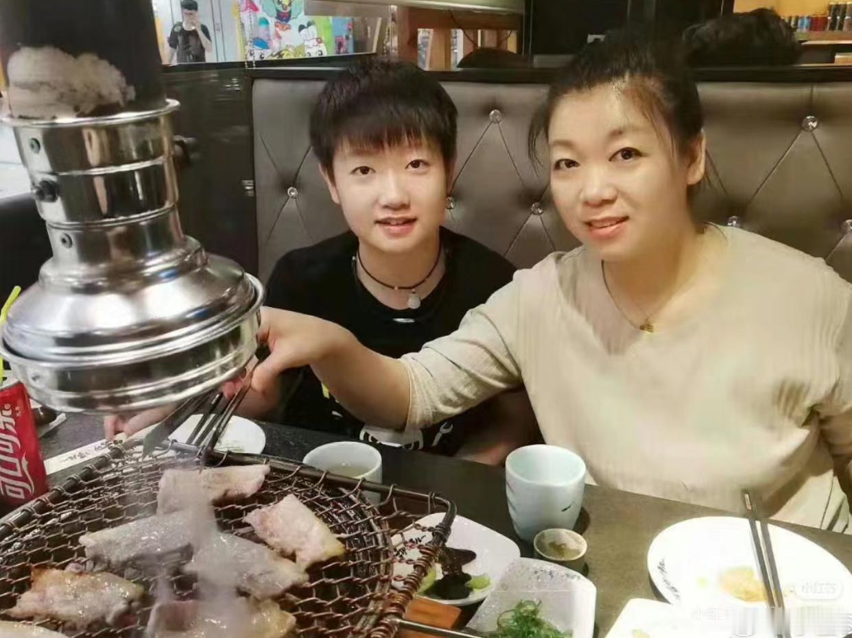 每一个孩子都是妈妈的天使👼我对孙颖莎的感情很复杂：时而想娶，时而想嫁，时而想生