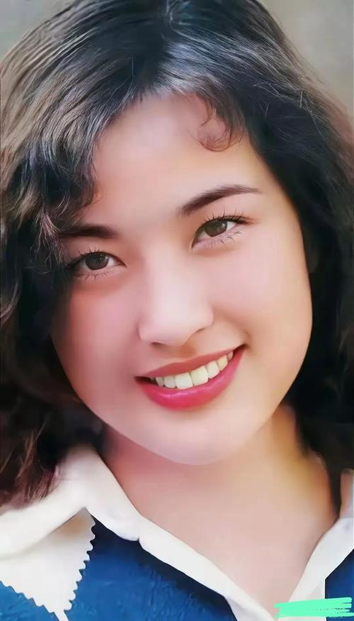 75岁刘晓庆红毯杀疯了！仪态碾压小花，这状态真要逼死同龄人
 
谁看了75岁刘晓