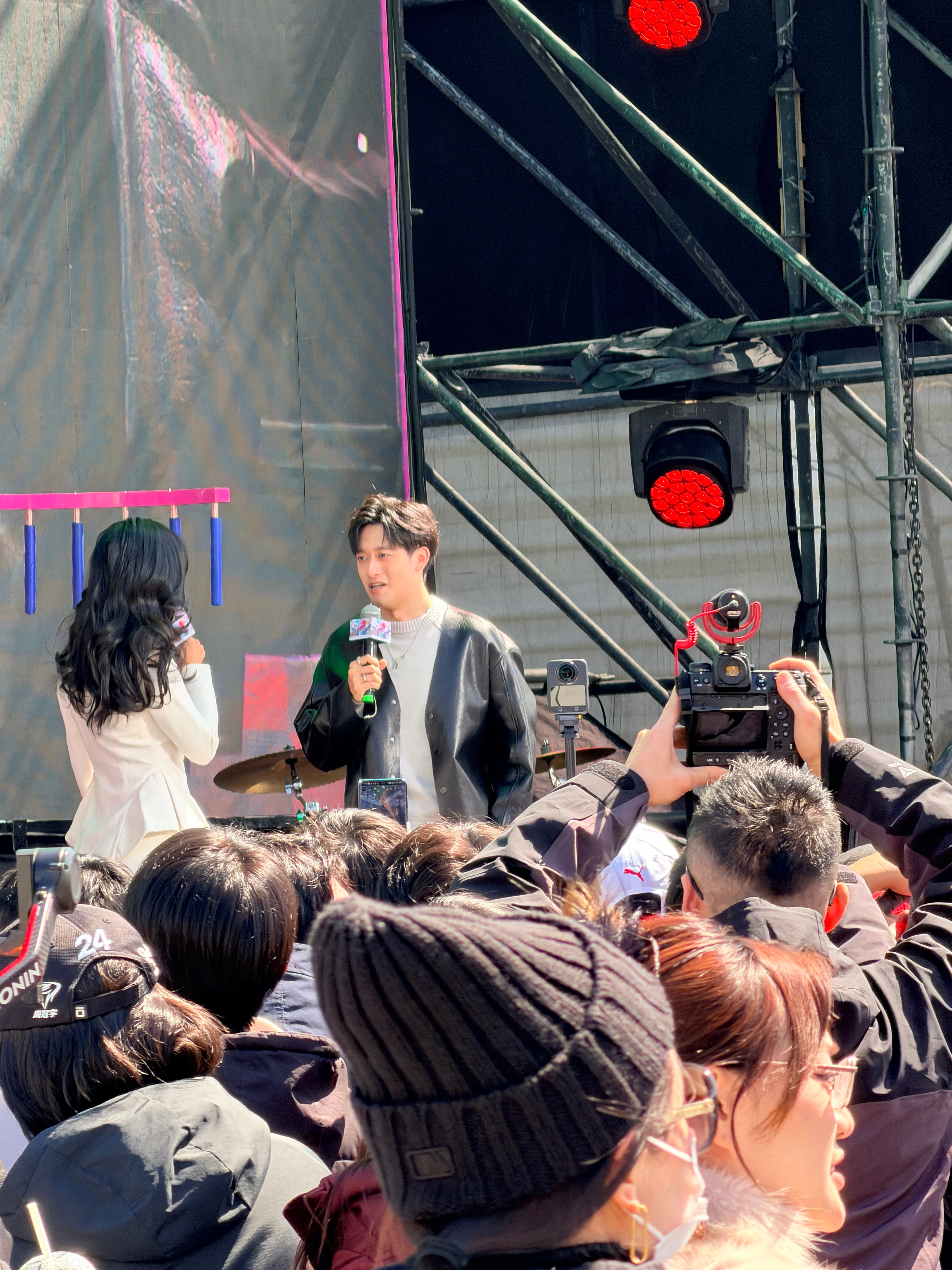 周冠宇来啦上海的F1氛围此刻达到顶峰菡你来看车周冠宇