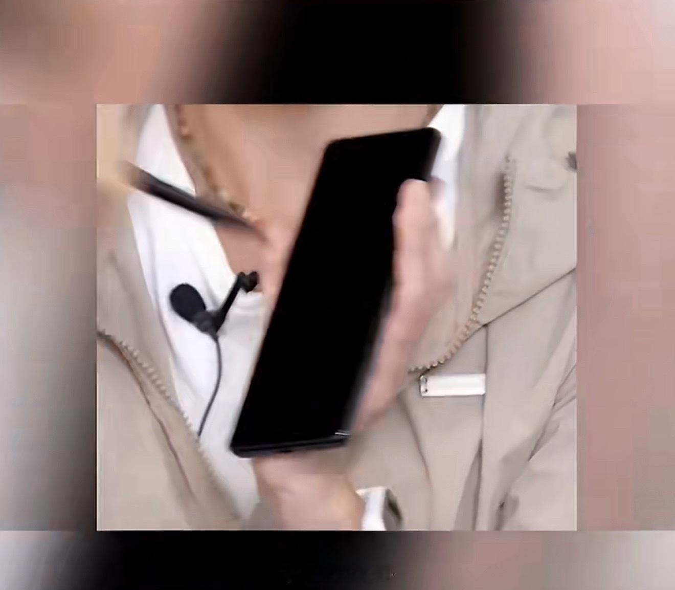 胡馨心晒红米Note17极限测试这么极限的测试都没有任何问题，啥也不用担心了，直