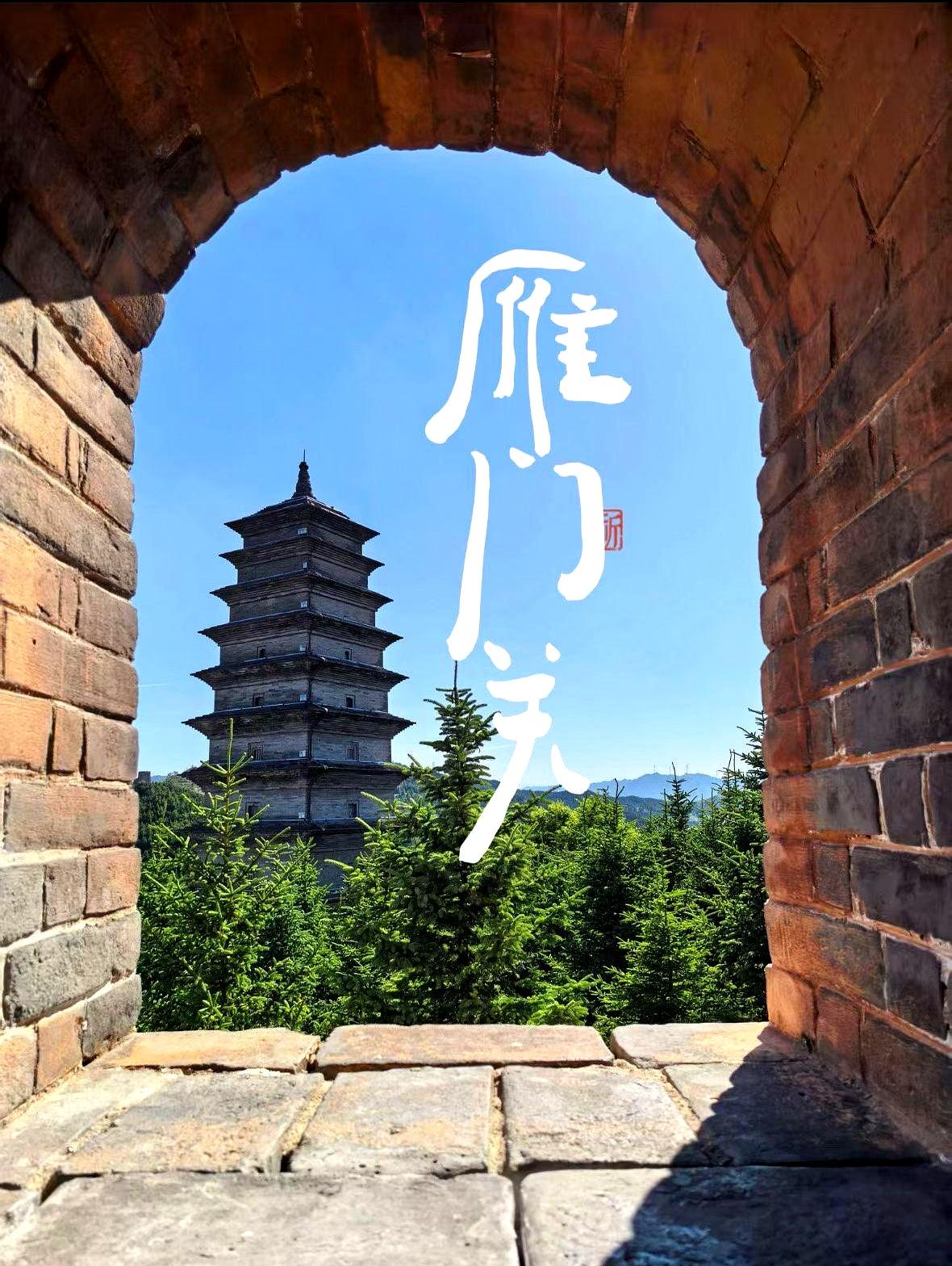 凌晨刷到一条“人间清醒10条”，手一顿。
想起今年裁员、朋友父母住院、航班延误在