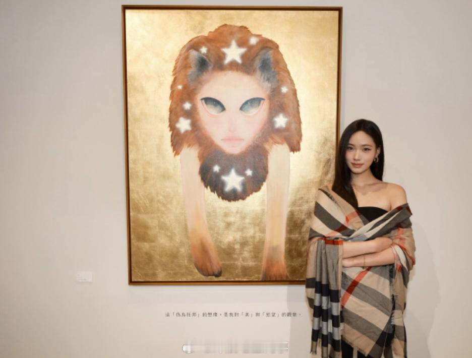 小S二女儿回应画作风格质疑 据台媒，小S徐熙娣二女儿Lily许韶恩首次开个人画展