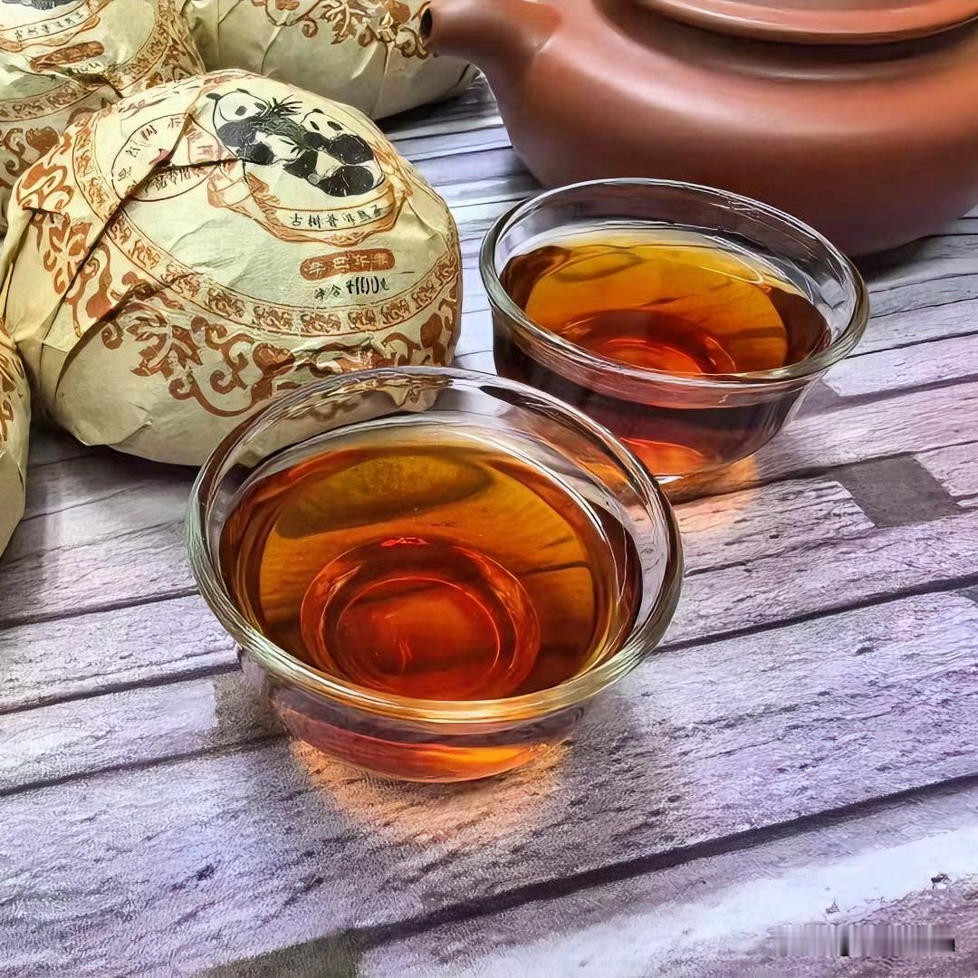 《光阴谣·竹枝词体》
叶旋杯中似岁痕，沸汤慢煮意如云。
厚积功深消躁气，静待花开