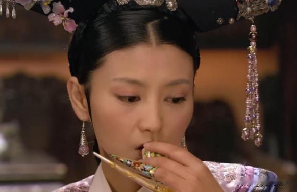 原著《甄嬛传》写的太野了
郑晓龙一直强调“细节”的重要性，在情节的处理上符合基本