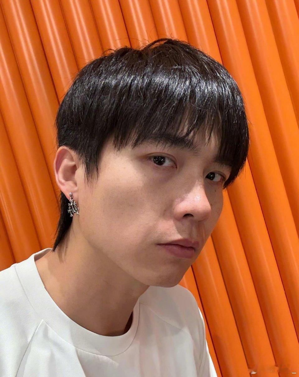 陈粒发文回应Ryan性骚扰事件，提到双方都喝了些酒，对方事后已经道歉，希望这件事