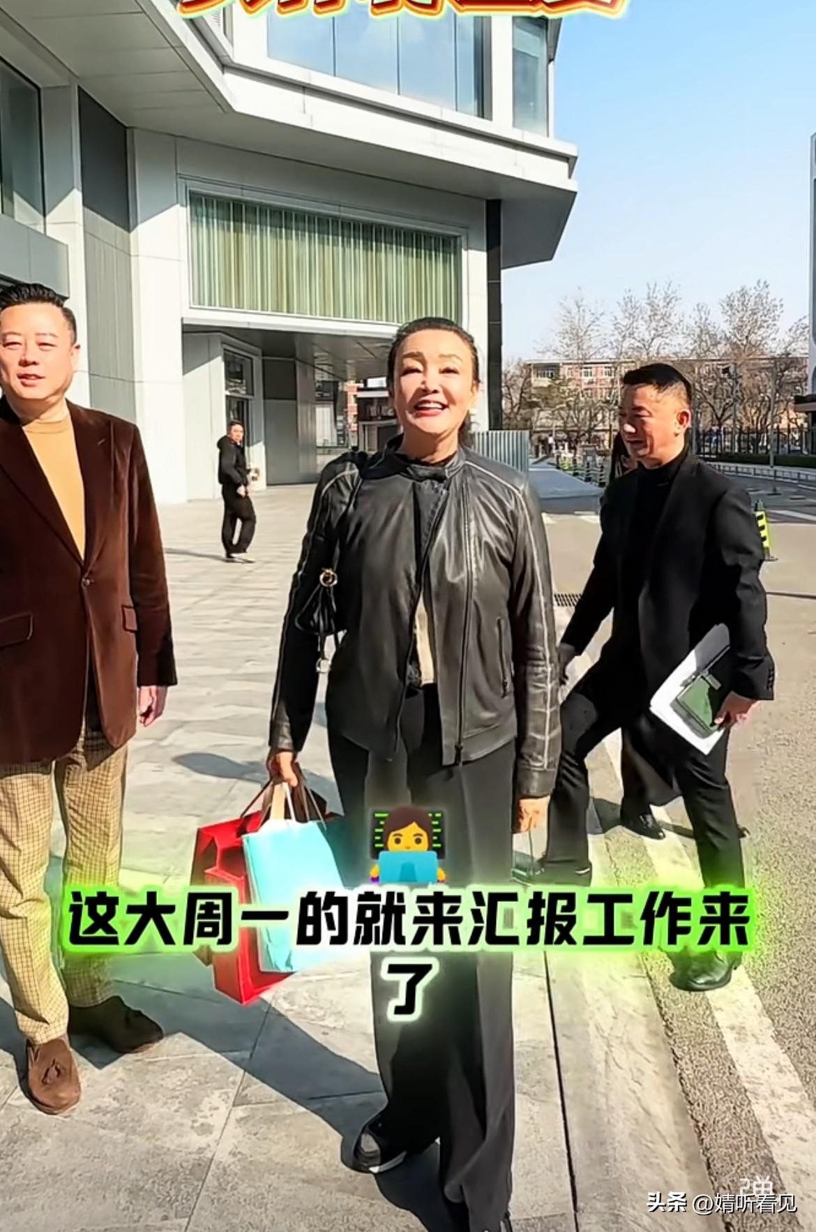 难怪麻六记的高层一直追随张兰呢。
瞧，周一一早，张兰回到公司开会，还自称超额完成