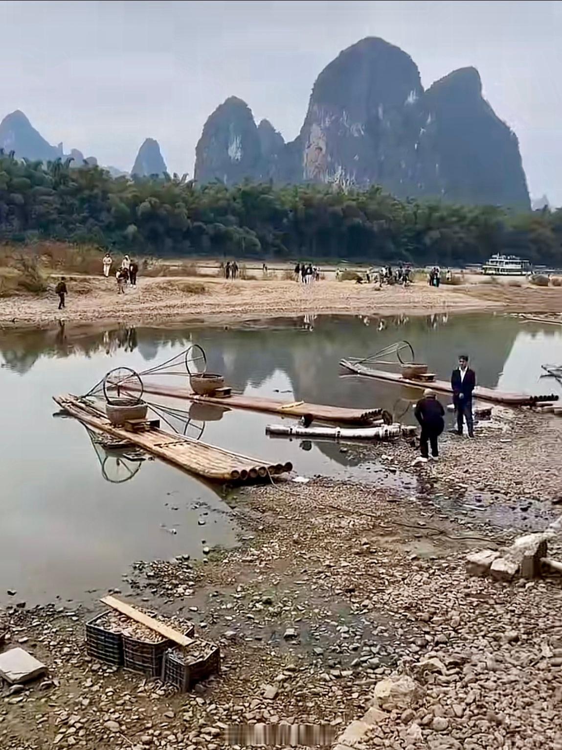 桂林旅游累计亏损10亿怪不得桂林旅游亏损，原来是没水了[允悲]两广地区都讲究以水