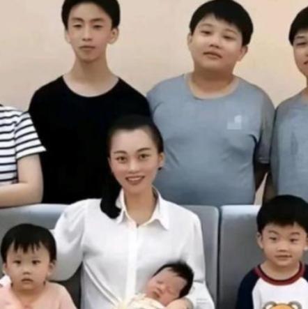 2006年，一个打工妹嫁给了一个北京大学的高材生，就给丈夫使劲生孩子，连续要了7