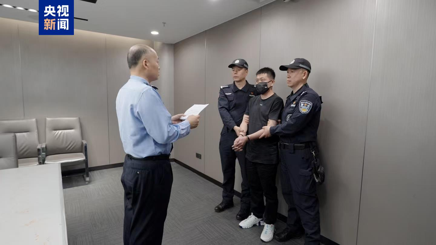 【#涉案5亿跨境网赌嫌犯被引渡回国#】#黄某铠被引渡回国# 29日，按照公安部部