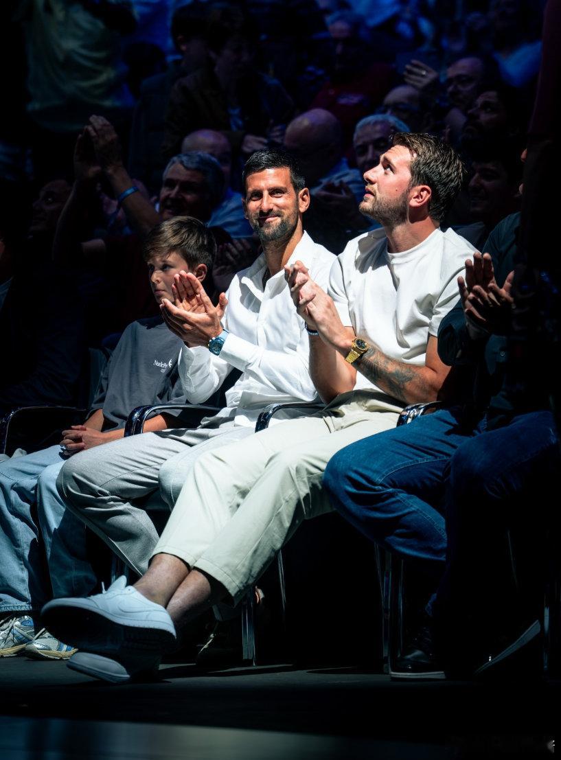 德约科维奇东契奇现场观战 欧洲篮球联赛，皇马俱乐部对阵贝尔格莱德红星本场比赛吸引