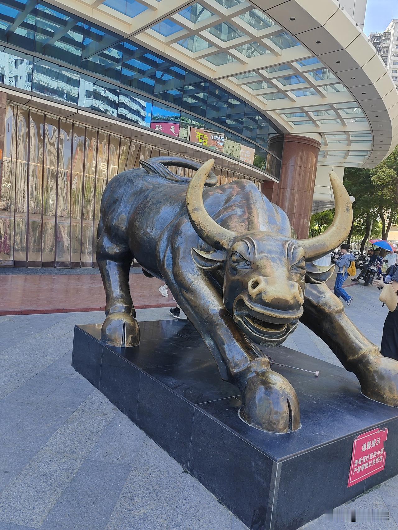 四五年没去汉正街了。
2015年到2019年，在汉正街待了四五年，汉正街的街街巷