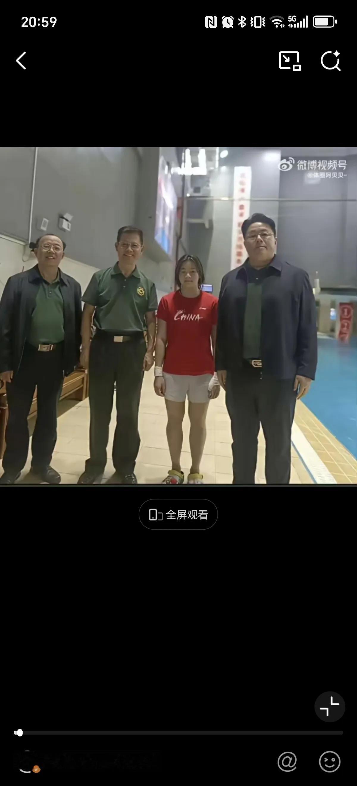 全红婵和陈芋汐最新的照片，全红婵瘦了很多看着和陈芋汐差不多，陈芋汐看着更紧实些