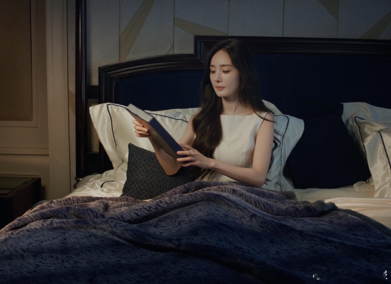 杨幂的这句晚安好梦能听一百遍 杨幂的晚安自带治愈魔力，温柔又有辨识度的声线，轻轻