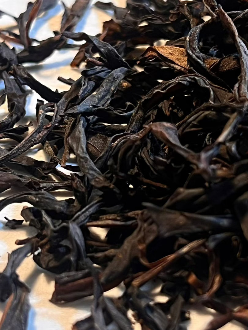 品茶赏器交友  喝茶的意义，不在于片刻风雅，而成为日复一日的习惯。于平淡岁月中，