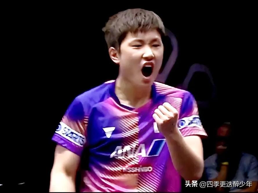 澳门世界杯男单小组赛第二轮：
张本智和VS米洛什•霍德齐姆斯基。
第一局张本智和