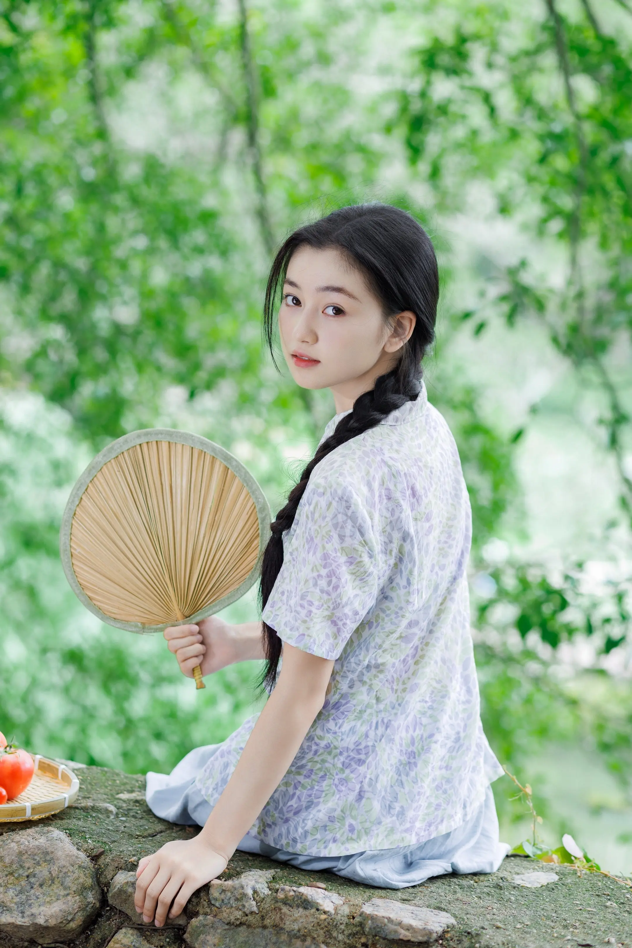 绿色🍃是寄给夏天的信✉️。📷佳能r62+85 1.8 下午两点左右...