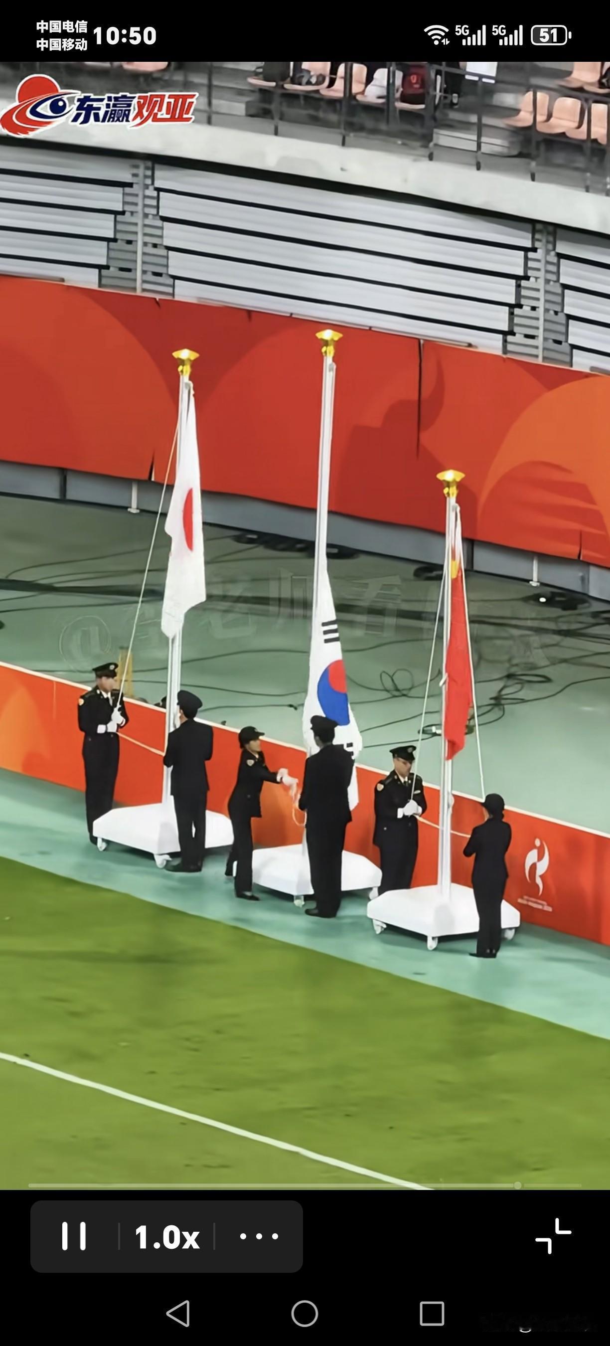 日本亚运会又闹笑话了！
     在男足颁奖仪式上，冠军韩国队的国旗没有升起来。