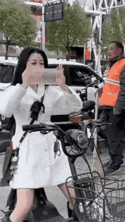 大爷一愣一愣的