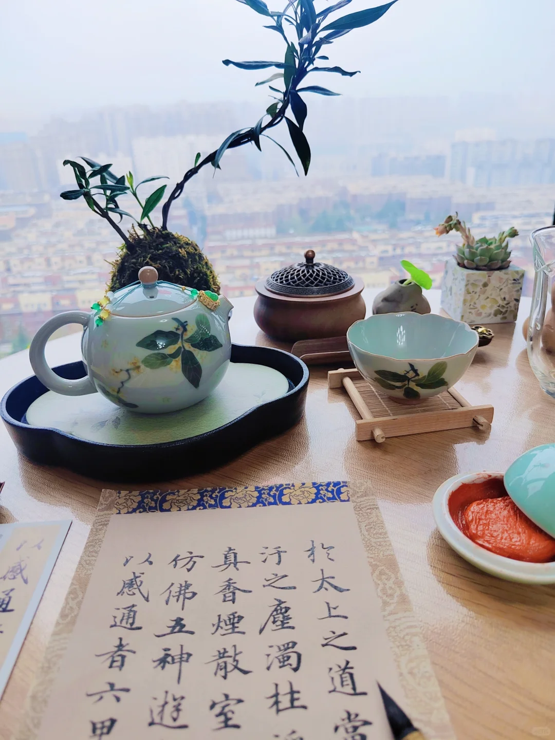 闲时喝茶，静时练字，慢慢亦漫漫🍃