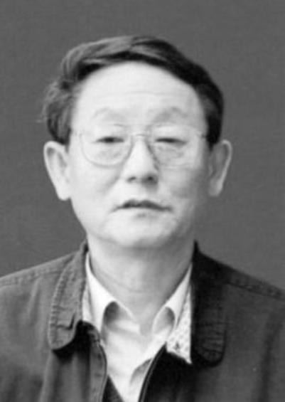 傅万才，1936年生于长春市，中共党员，全国劳动模范，成功地探索出一条适应市场经