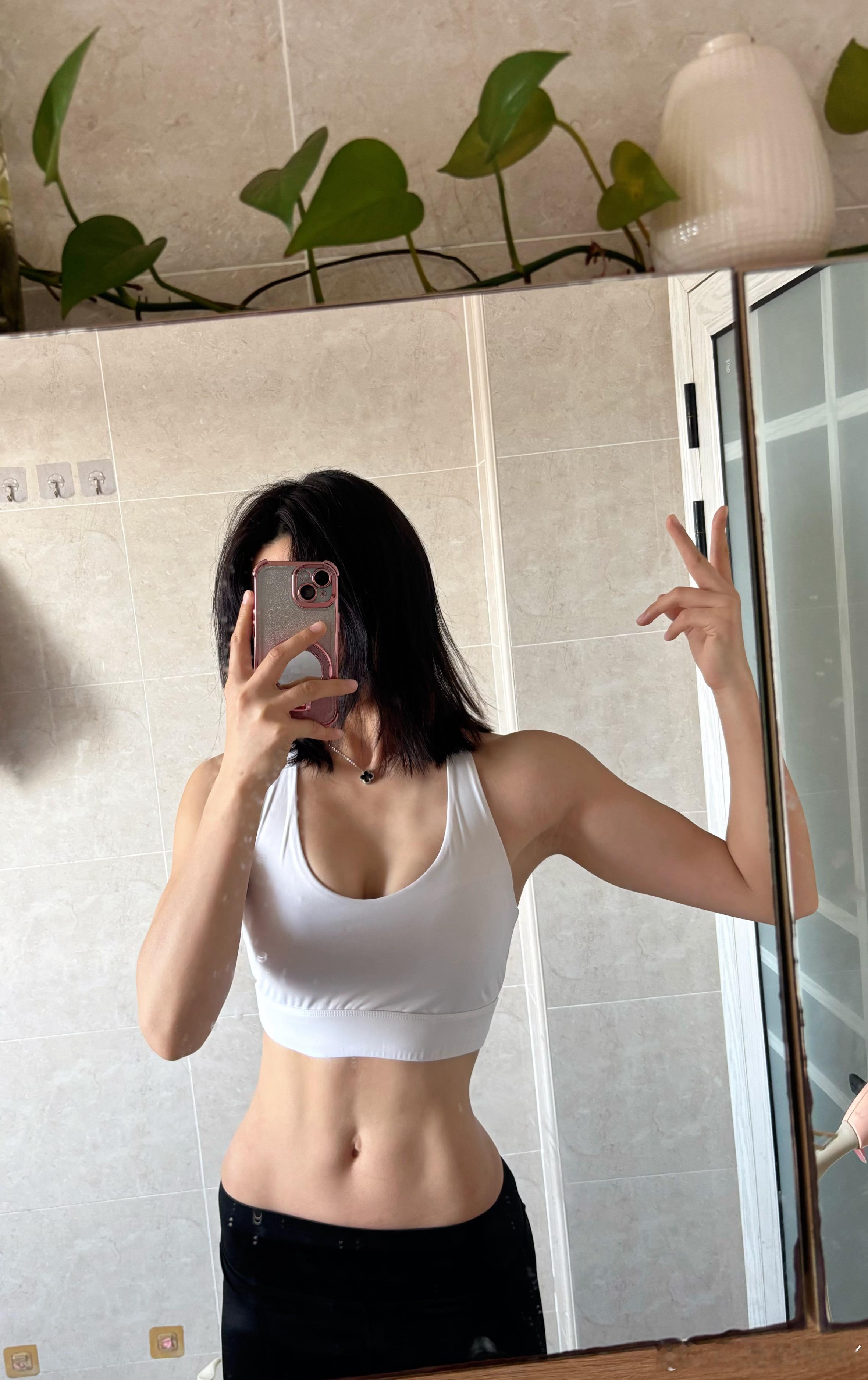 马甲线﻿ ﻿好身材每日健身打卡计划健身打卡家庭健身打卡生活手记脸好看还是马甲线 
