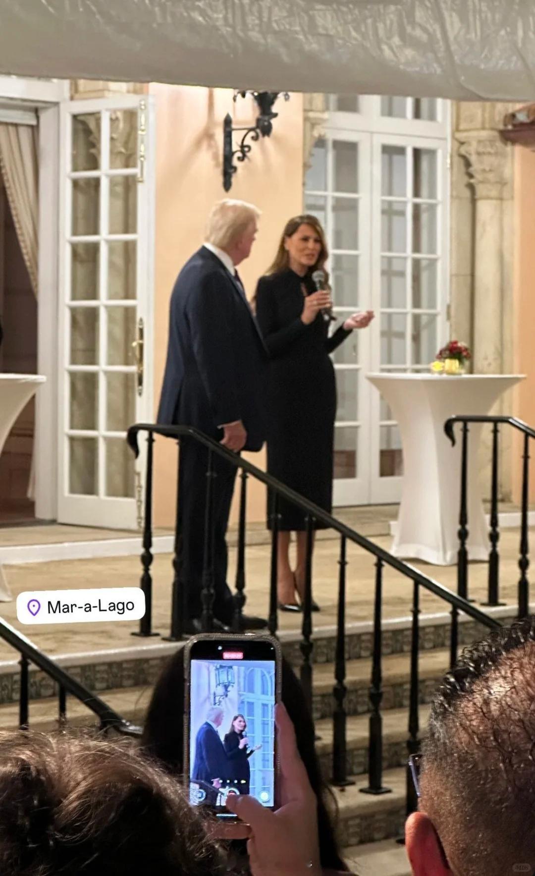 美国总统和第一夫人梅拉尼娅·特朗普在海湖庄园邀请宾客。 