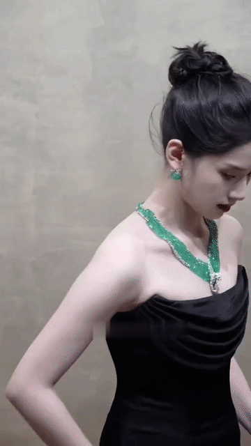 新生代里少有张婧仪这么大气的脸吧！一般印象里，只有30+，甚至40+的女明星里才