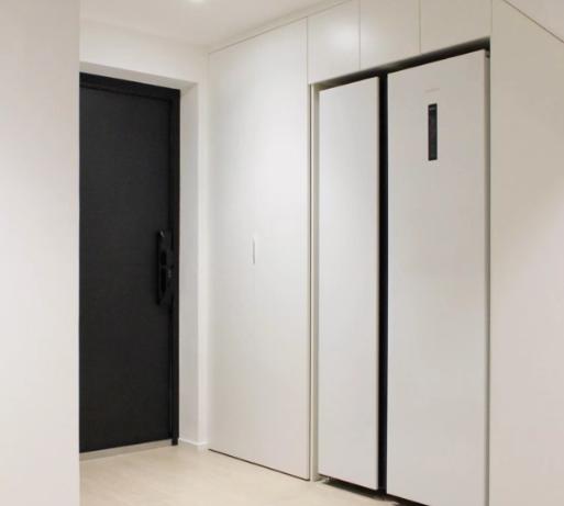 当初买冰箱，我在十字对开门和一字对开门之间纠结了半个月。网上看测评，有人夸十字门