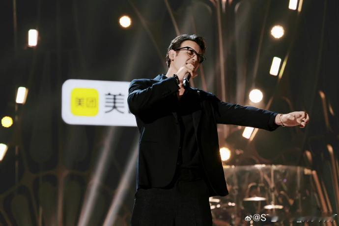 匠心筹备合唱舞台，劳伦倾情帮唱斯纳吉，歌手第三期解锁全新听觉盛宴！劳伦助演斯纳吉