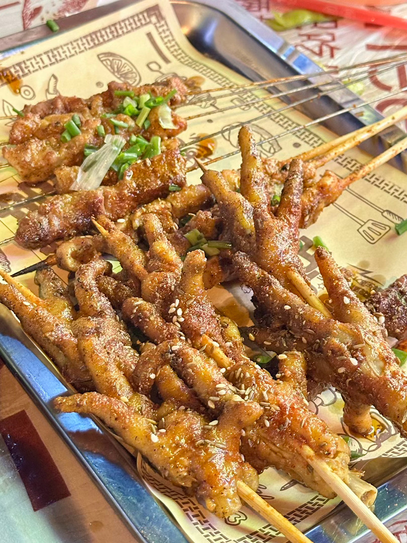 我去， 刁角这藏龙卧虎啊。宵火火烧烤， 超意外的惊艳。 辣的过瘾，重口星人的快乐