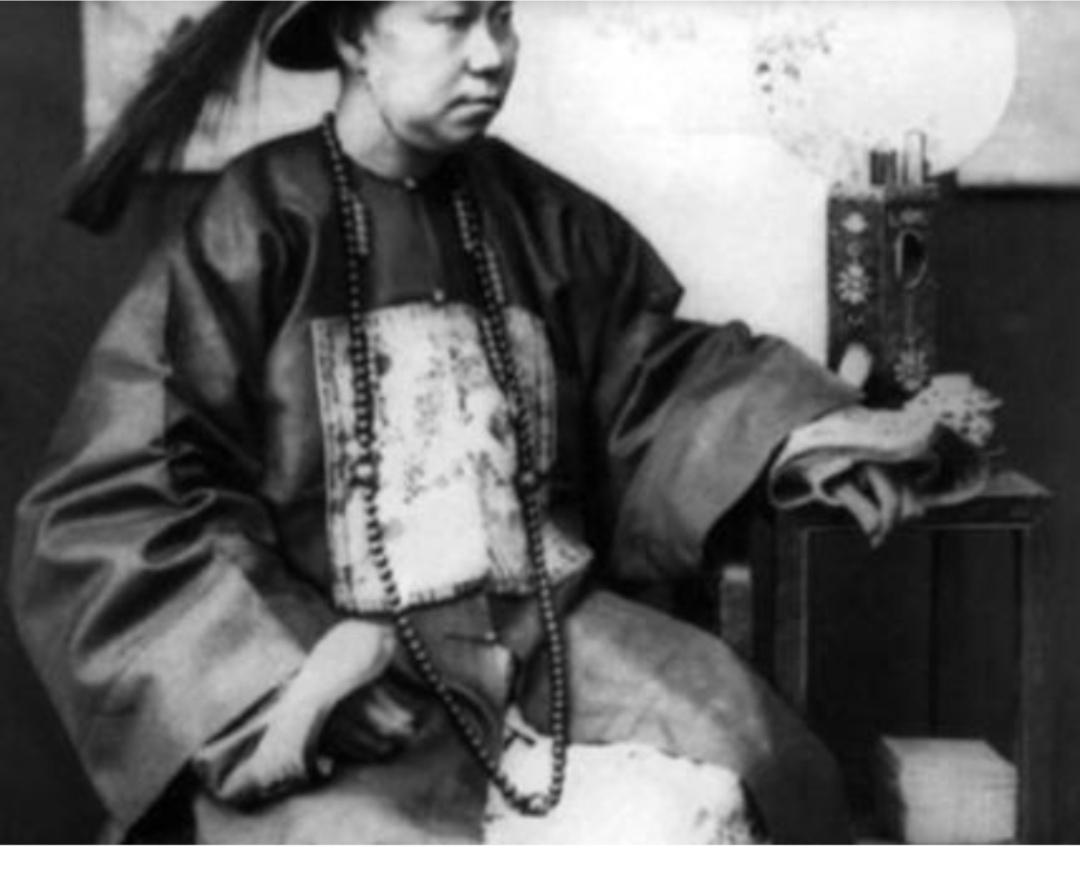 1871年，一个看似平常的夜晚。两艘来自琉球王国的贡船，在海上遭遇台风，漂流至台