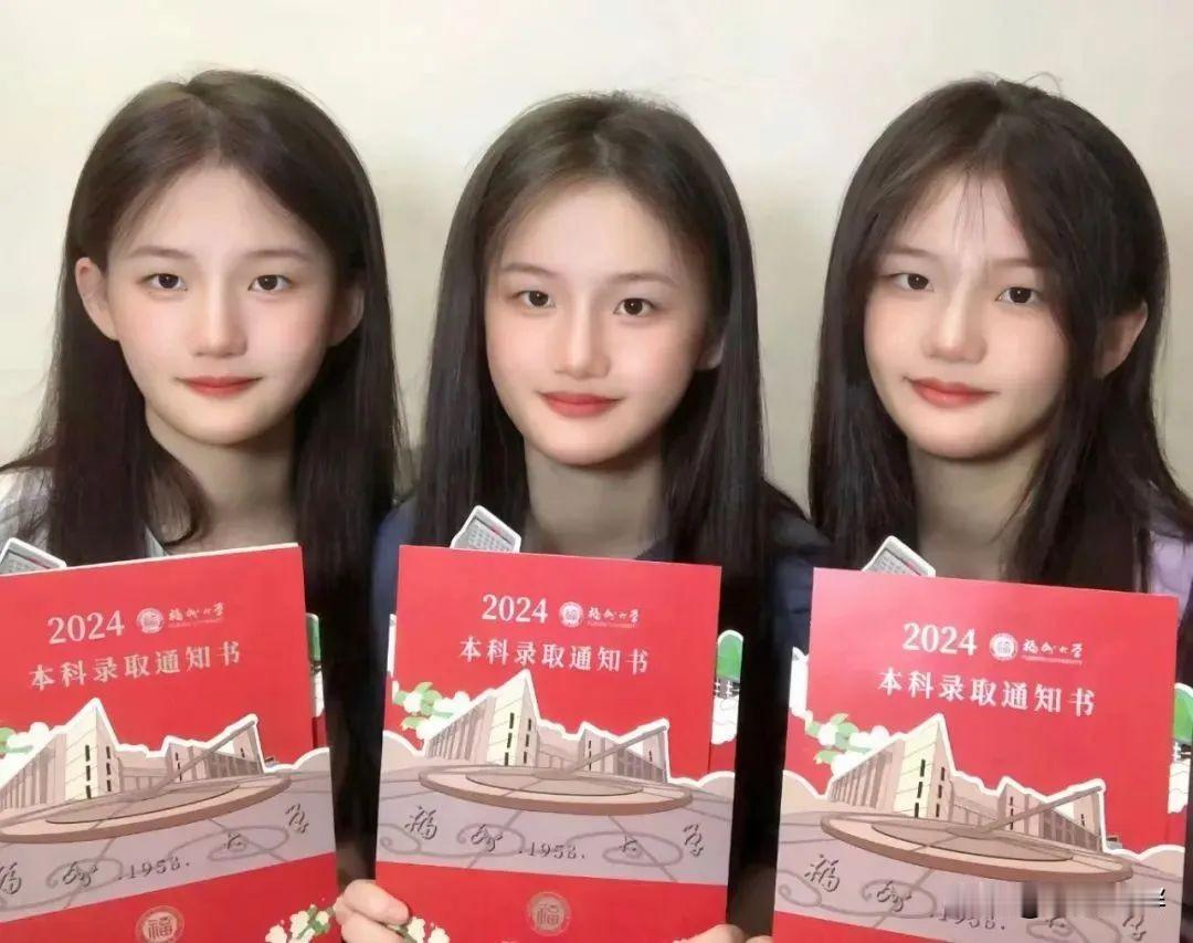 这三朵金花是来报恩的，福建南安市英都镇的一个普通农村家庭，生了一对三胞胎姐妹，今