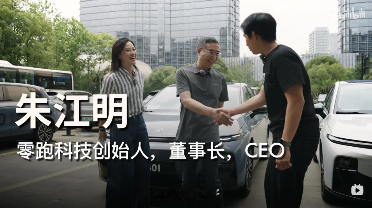 零跑B01动态首秀就在“中国秋名山”，还把零跑老总请来了？

一款家轿车的动态试