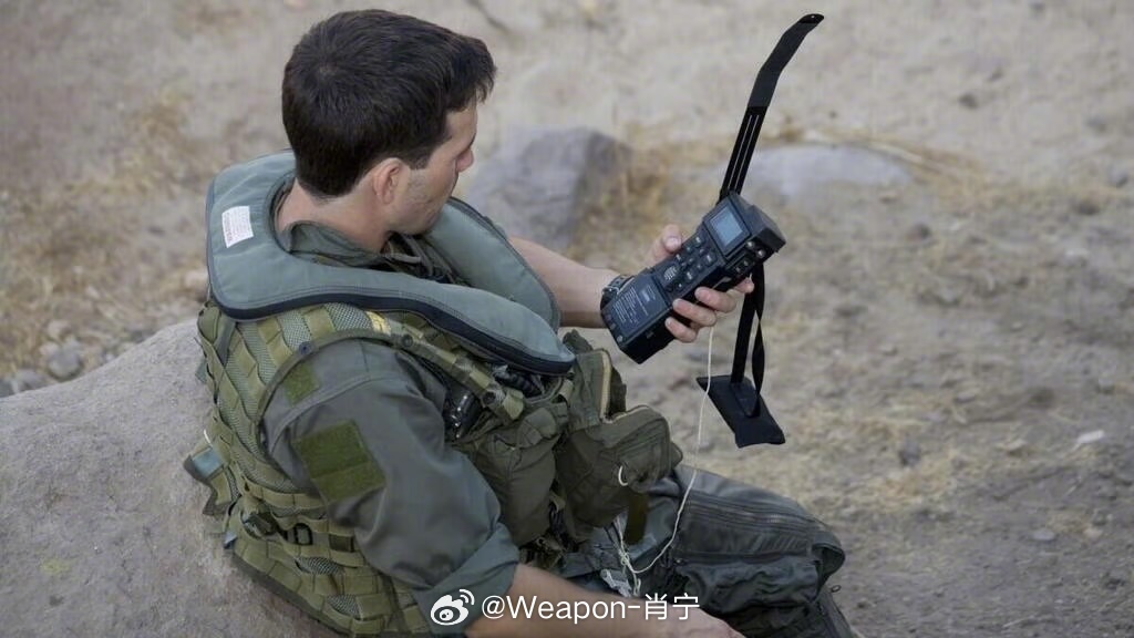 美以伊冲突 被伊朗击落的美国飞行员是如何躲藏起来并保持联系的？当美国F-15E战