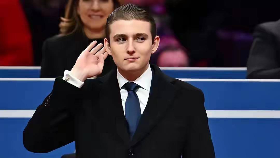 美国网友这是把特朗普架在火上烤！一名网民公然发帖喊话，要求特朗普把小儿子巴伦送进