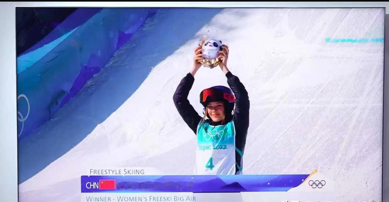 看米兰冬奥会才懂，必须是用“最懂雪”的电视

最近看米兰冬奥会，赛场上，运动员的