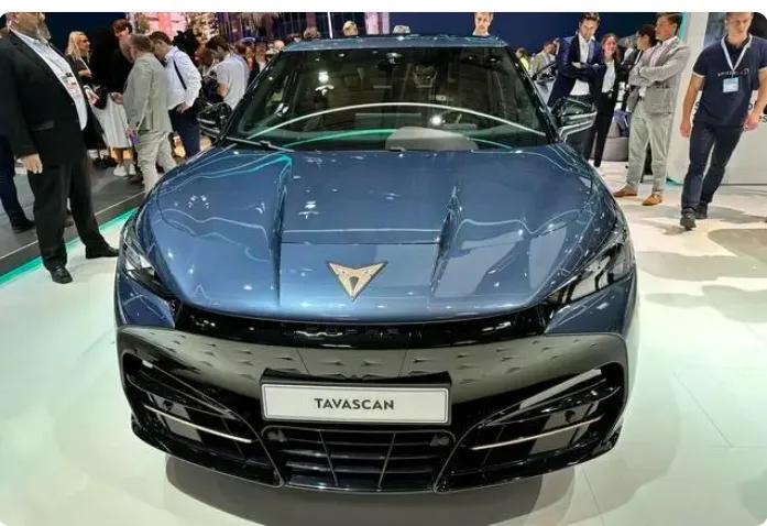 大众安徽的第一款面世量产车，竟然不挂大众车标，注定走不远。
合肥造的大众旗下第一