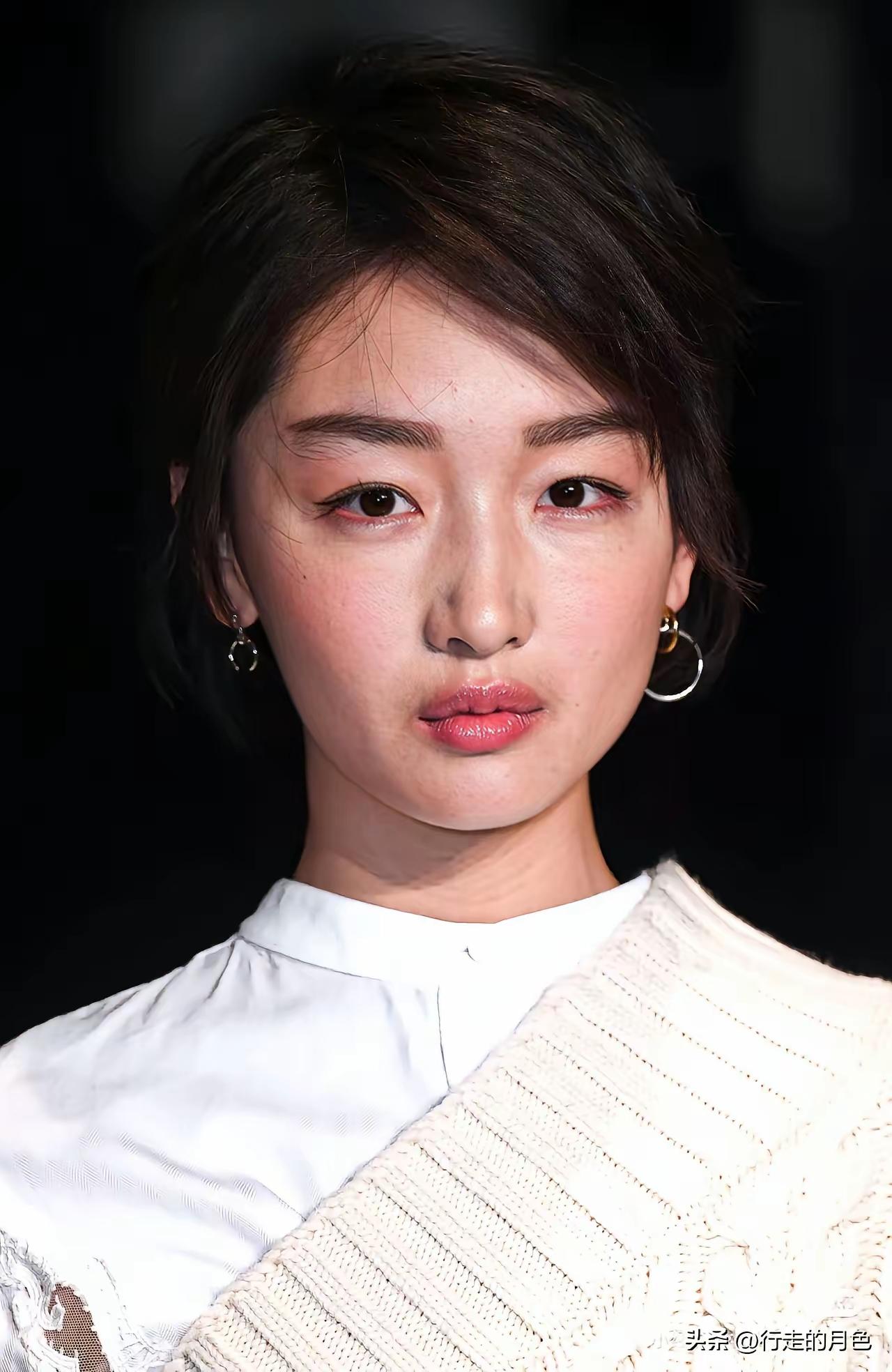 没想到离开美颜滤镜以后，这六个大明星最漂亮的居然是小黄鸭周冬雨，周冬雨这状态看起